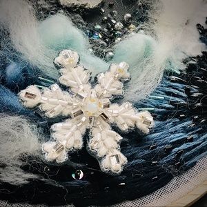 Snowflake brooch ❄️